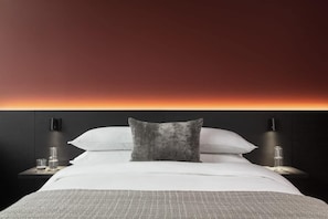 Bedroom 1 (King)