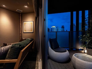 ・[Balcony Suite] Enjoy a different atmosphere at night.