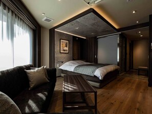・[Balcony Suite] Calm interior with wood grain