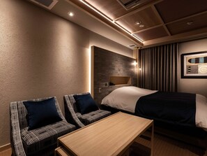・[King double (bathtub)] 2 sofas for 1 person are available.