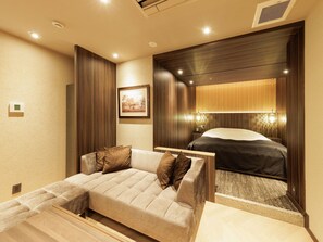 ・[Suite double room with sauna] Relax on the sofa with a wide seat