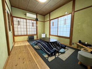 A relaxing Japanese-style living room