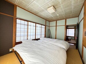 Master bedroom (semi-double x 2)