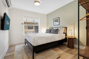 Bedroom (Queen)