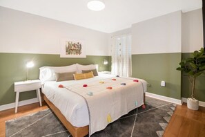 Bedroom 1 (King)