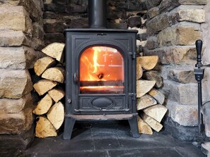 Living room | Daffodils, Haltwhistle