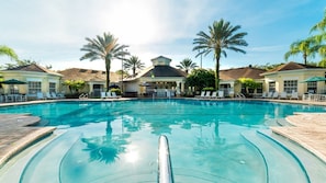 Beautiful 6 bed 3.5 bath villa located in Windsor Palms Resort