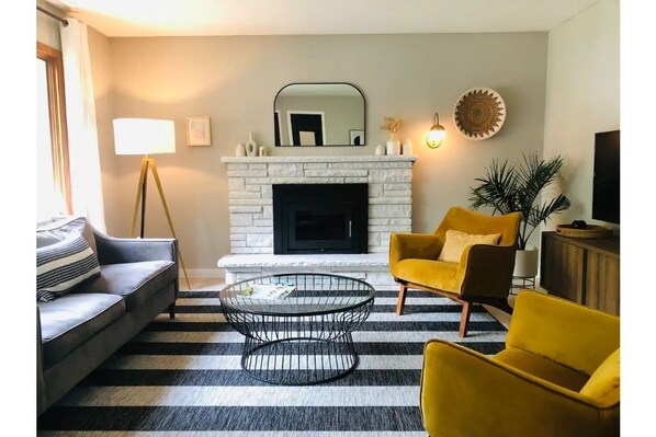 Comfortable living room with smart tv (fireplace is decorative only)