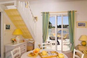 Welcome to our bright and cozy holiday home in a great Vendée location!