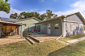 Home Exterior | 724 Sq Ft | Quiet Neighborhood | Near Missouri River