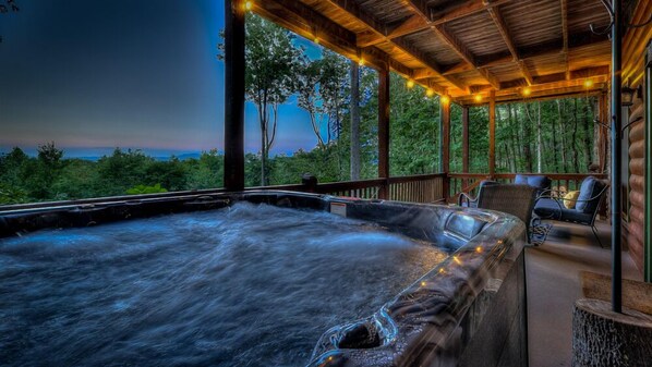 Outdoor spa tub