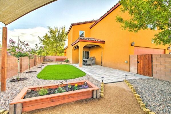 Albuquerque Vacation Rental | 3BR | 2.5BA | 2,146 Sq Ft | Stairs Required