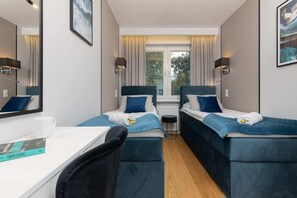 Two comfortable single beds in the bedroom. 