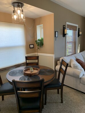 Dining nook for 4