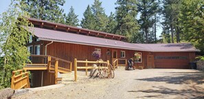 Grand Bear Lodge driveway