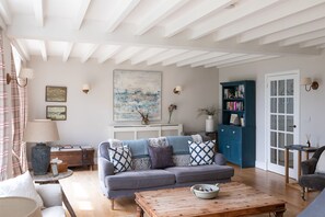 The Coach House - open plan sitting area