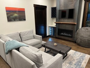 Family room with smart TV, gas fireplace and wine fridge