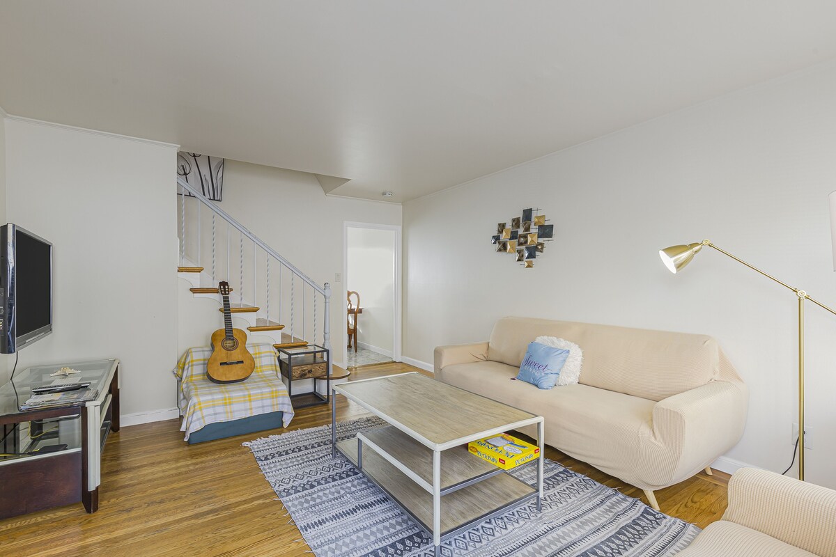 3 Bedroom House, Walking Distance to BART, Attached Garage, Game Room, and Views