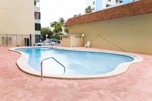 A pool with a depth of 6ft, ideal for swimming and water activities.