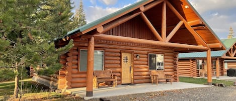 2BD, 2BA Luxury Cabin