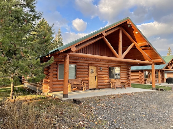 2BD, 2BA Luxury Cabin