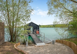 The Lakeside - St Andrews Lakes, Halling