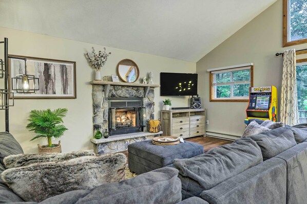 Albrightsville Vacation Rental | 3BR | 2BA | 1,056 Sq Ft | 2 Steps to Enter
