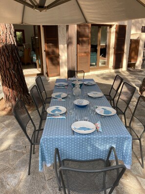 Outdoor dining