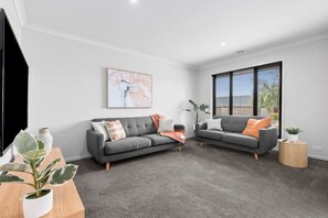 Lounge 2