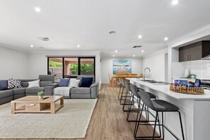 Lounge/ Kitchen