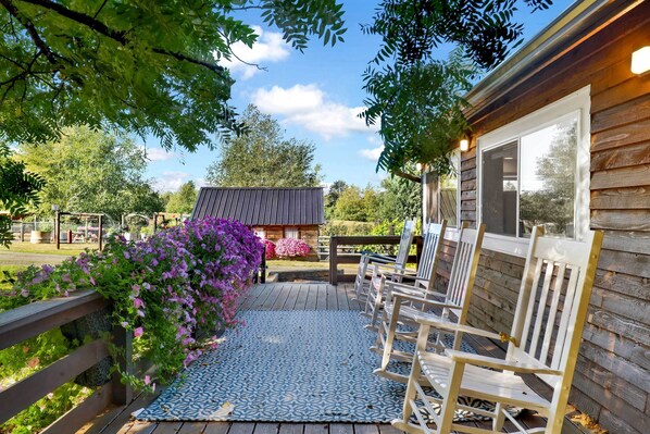 Front Porch/Deck | Seating