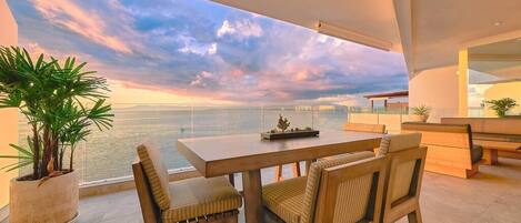 Panoramic ocean view on the balcony.