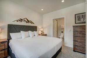 Bed, Furniture, Bedroom, Room, Indoors