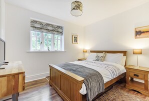 Ramblers, Marnhull: The ground floor double bedroom accessed up four steps