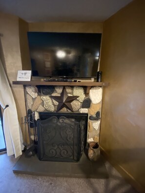 Smart 50" TV with cable and wifi 