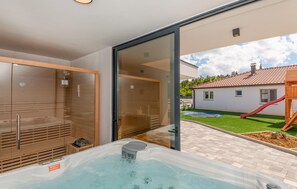 Bain à remous extérieur