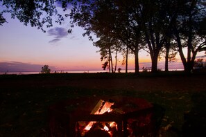 Outdoor fire pit 