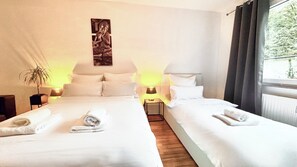 Schlafzimmer1 mit Doppel Bett und eine Einzel Bett