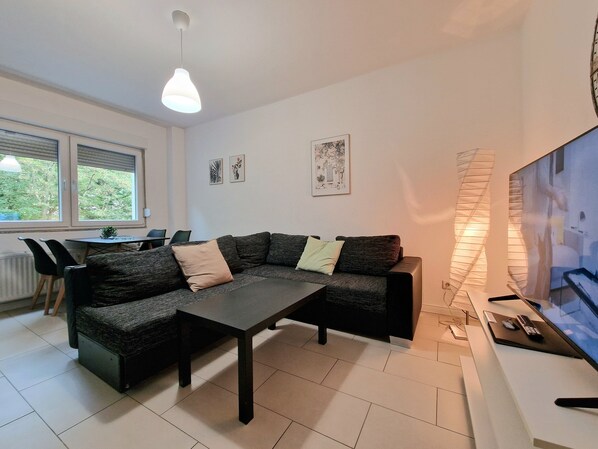 Kochnische mit Schlaf Sofa, Smart TV ,Netflix
