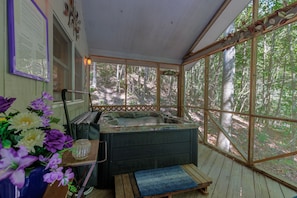 Misty Mountain Hop - Screened Hot Tub Porch - Perfect for enjoying a soak any time of year!