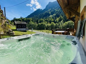 Bain à remous extérieur