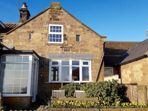 Pele View Cottage is a stone-built fisherman's cottage