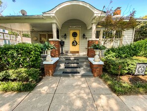 Waddill Cottage - a 104 year old Craftsman home 