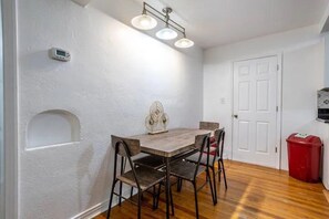 4-seat dining room