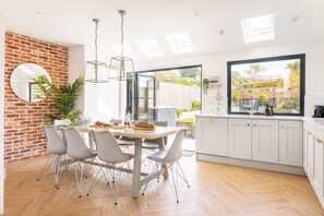 Kitchen Dining area