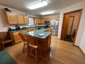 Full kitchen