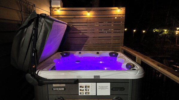2024 newly installed hot tub max 5 persons, 63 jets.