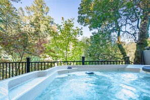 Relaxation is just a soak away - come enjoy our hot tub!
