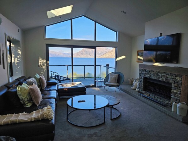 Main Lounge, Stunning Views
