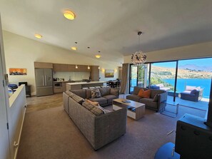 Lounge, Kitchen & DIning - A Side
